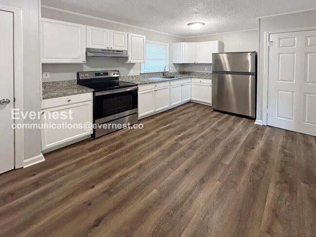 Building Photo - 542 Newcastle Rd