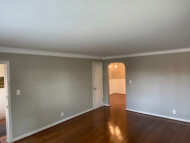 Living Room - 2901 Ziegle Ave