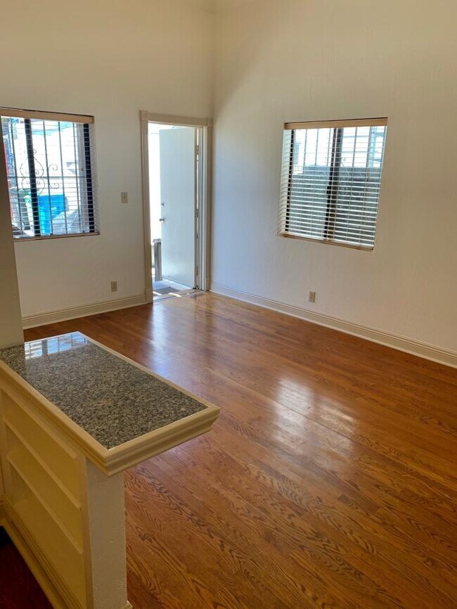 Building Photo - 1 bedroom in San Francisco CA 94110