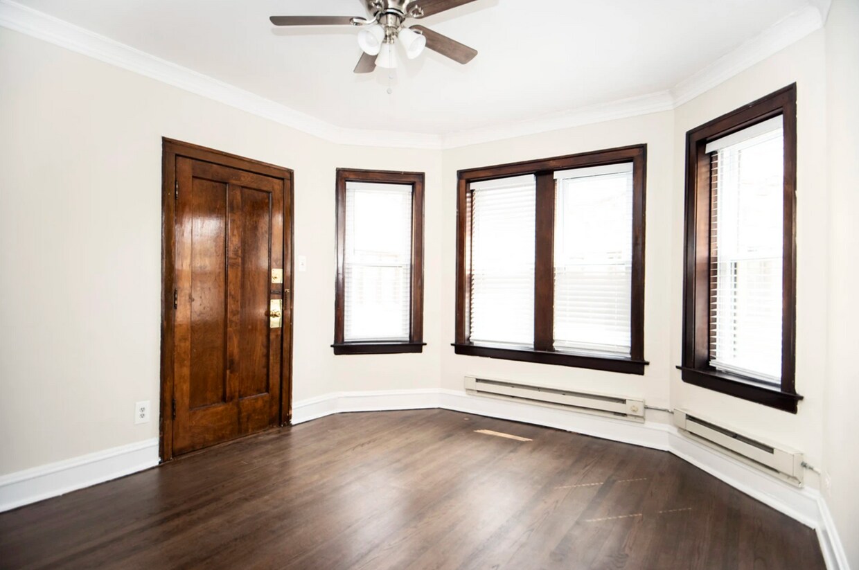 Foto principal - 3825 N Greenview Ave
