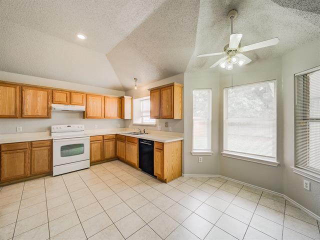 Foto del edificio - 1704 Cedar Tree Dr