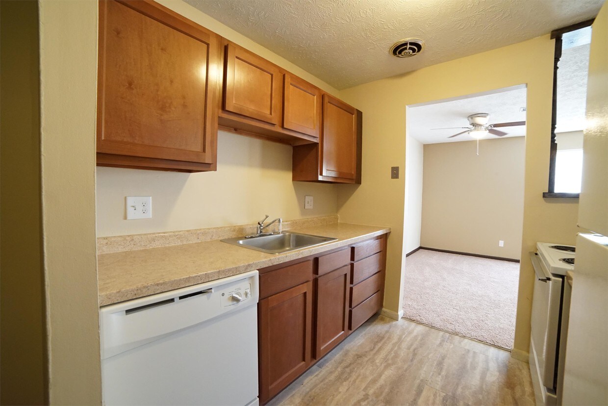 5470 Beechmont Ave Unit E03, Cincinnati, OH 45230 Apartment for Rent