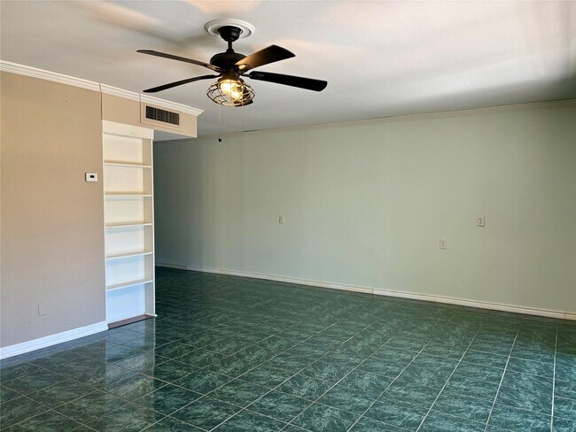 Foto del edificio - 18210 Bal Harbour Dr
