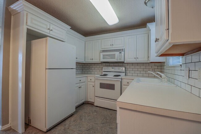 Foto del edificio - 6716 4th St