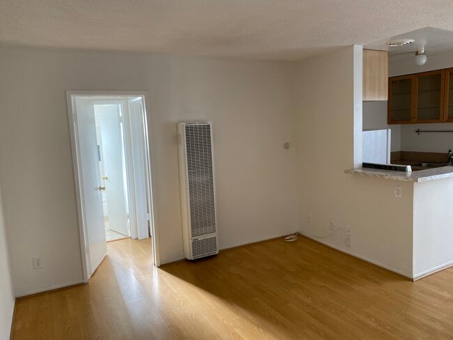 Building Photo - 4043 McLaughlin Ave