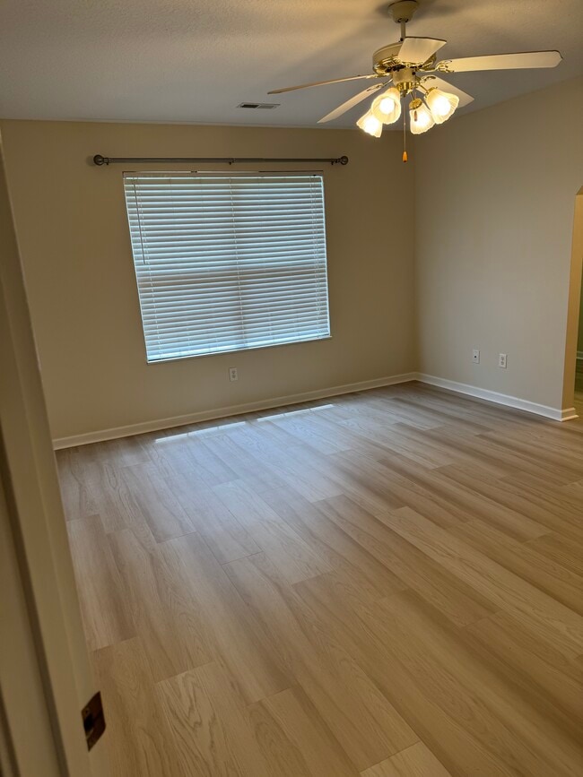 Building Photo - 3553 Oak Villa Way