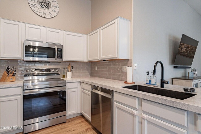 Building Photo - 2574 W Sawtooth Way
