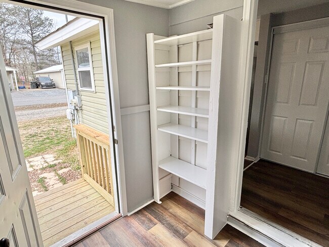 Foto del edificio - 6221 Jacksonville Cutoff Rd