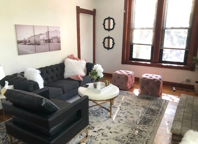 Foto del edificio - 2059 N Sheffield Ave
