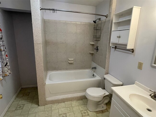 Foto del edificio - 817 W 2nd St