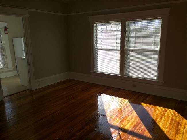 Building Photo - 715 N Nevada Ave