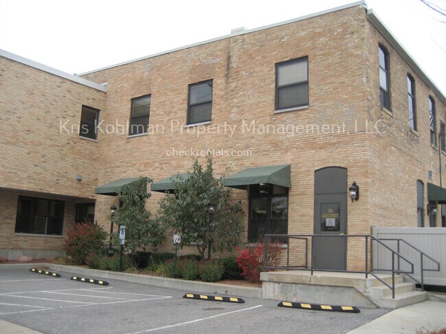 Building Photo - 505 Ash St