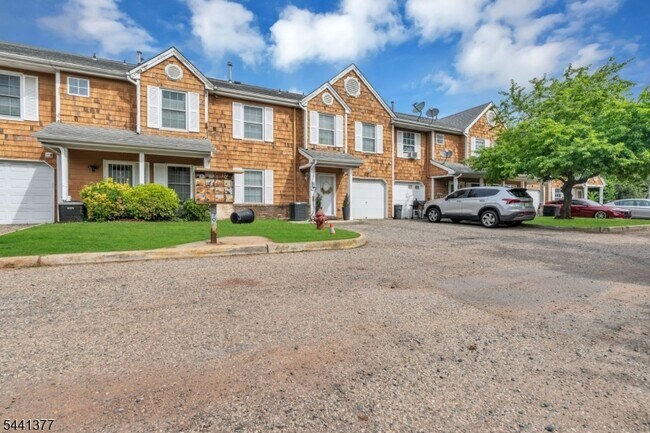 Building Photo - 19 Delavan Ct