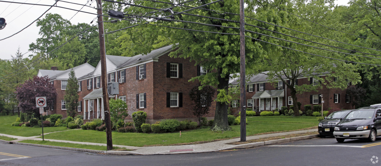 Foto del edificio - 191 Knickerbocker Rd