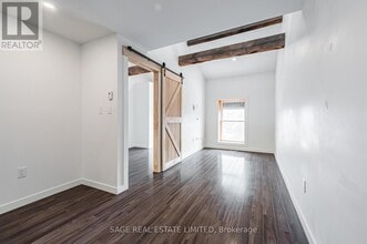 Building Photo - 14 Cross St