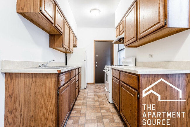 Photo - 621 W Melrose St Apartment