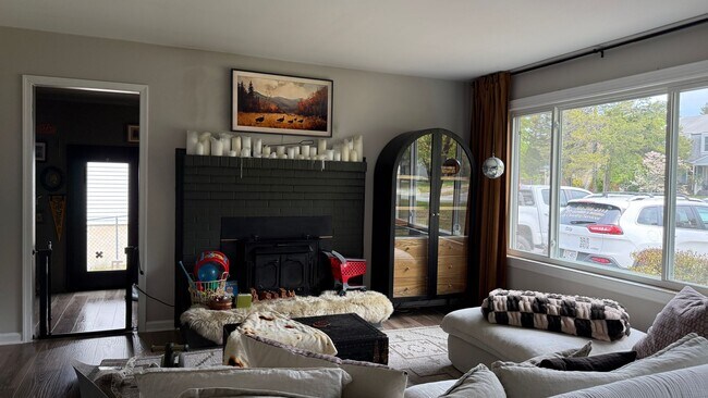 Building Photo - Three Bedroom Rambler in Spotsylvania