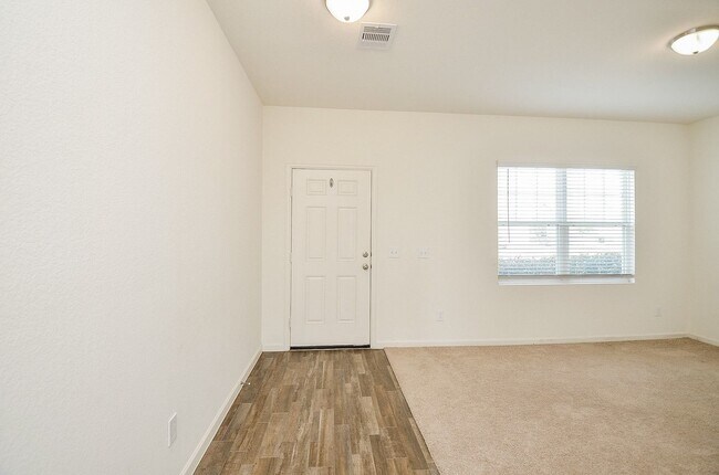 Building Photo - 1013 Banyon Tree Ln