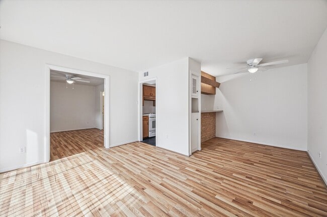 Foto del edificio - 3703 Roseland St