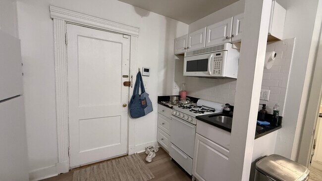 Foto del edificio - 34 Westland Ave