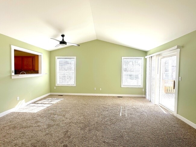 Building Photo - 460 Fox Ln