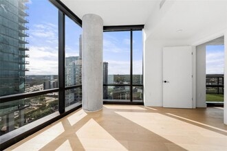 Building Photo - 70 Rainey St