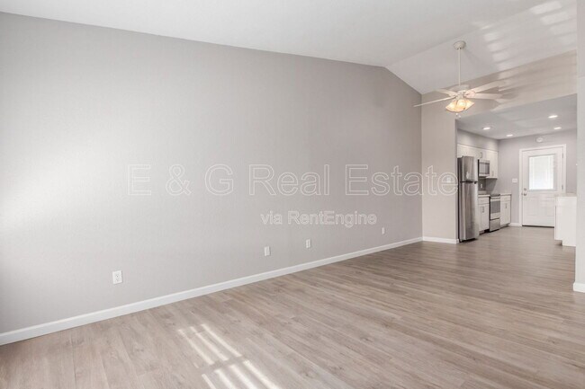 Foto del edificio - 4530 E Camino Cir