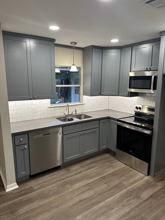 Foto principal - 5303 W Groves Cir