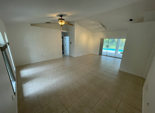 Foto del edificio - 17525 Waco Ave