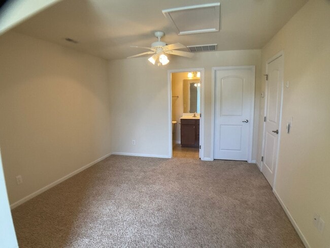 Spacious 2 bed, 2.5 bath with Loft in Thom... - Spacious 2 bed, 2.5 bath with Loft in Thom...