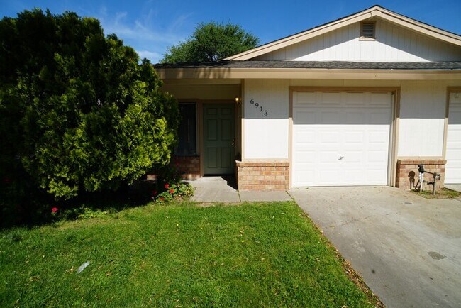 Building Photo - 2 bedroom 1 bathroom Duplex in Foothill Farms