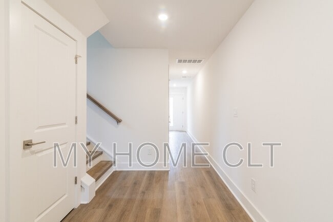 Building Photo - 2617 Dr Carver Rd