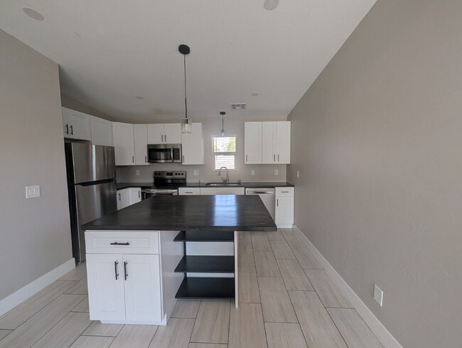 Building Photo - Upgraded one bedroom in central Tucson!