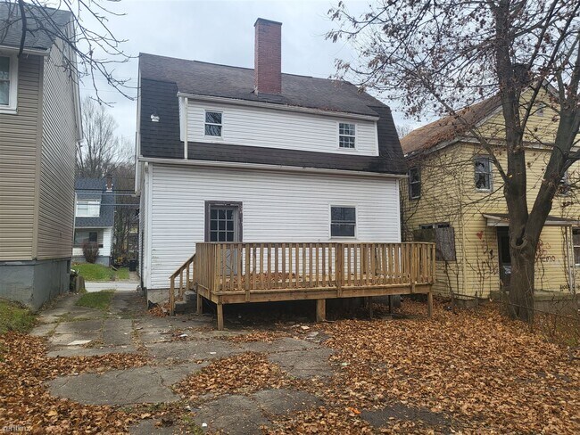 Foto del edificio - 3 br, 1 bath House - 1128 Main Street