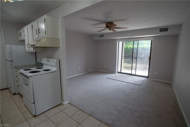 Building Photo - 1600 Cedarwood Dr