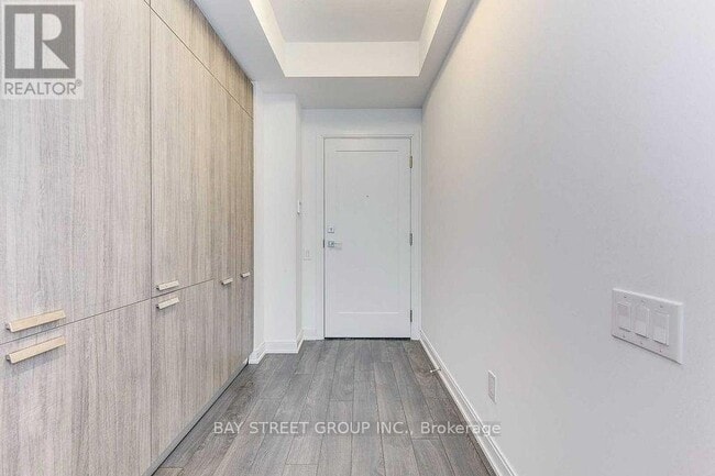 Photo du bâtiment - 50 Charles St E