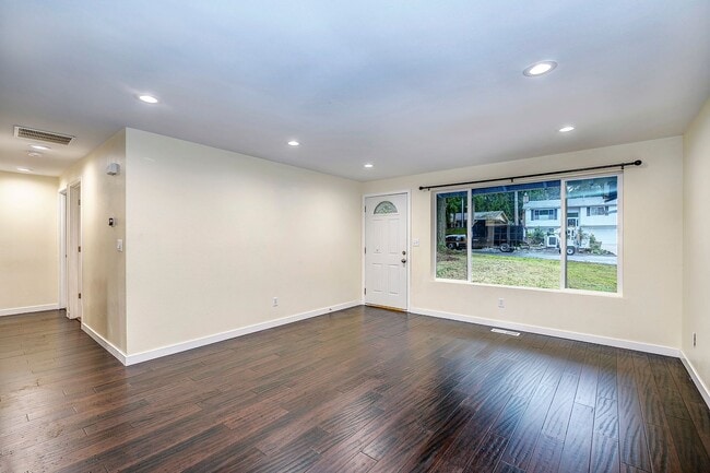 Building Photo - 7704 135th Place NE