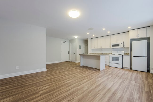 Building Photo - 107 Redpath