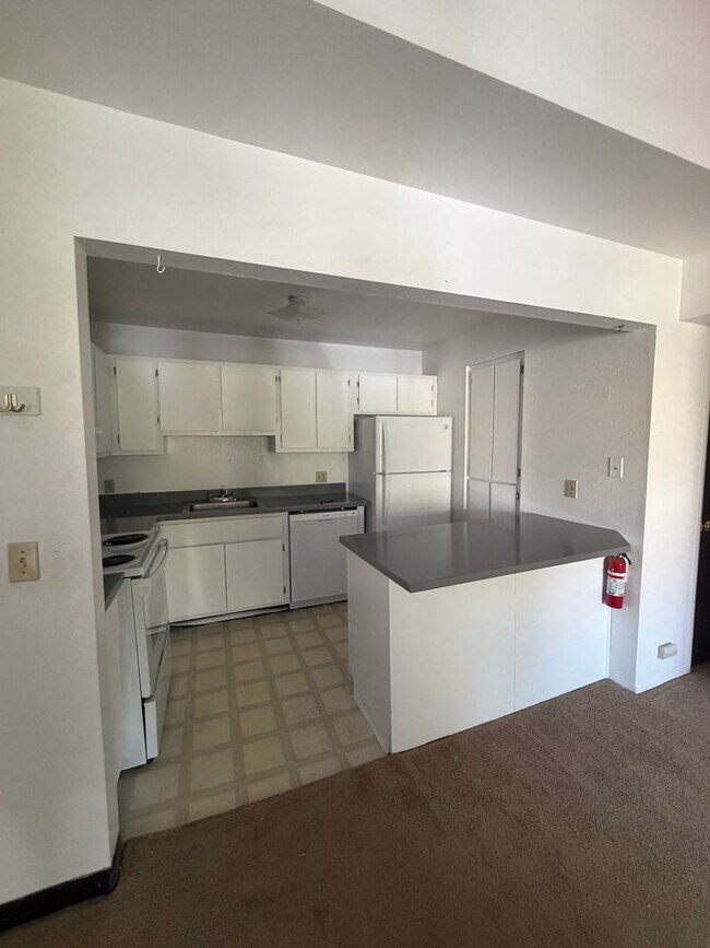 Building Photo - ADJACENT TO NAU: University Meadows-2 Bed/2 Bath Condo $1,900.00