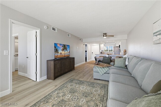 Foto del edificio - 8350 Estero Blvd