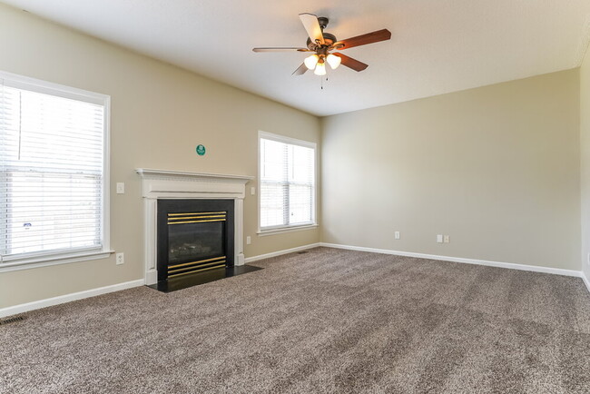 Foto del edificio - 5816 Waterford Landing Ct