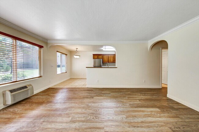 Building Photo - 792 Avocado Ave