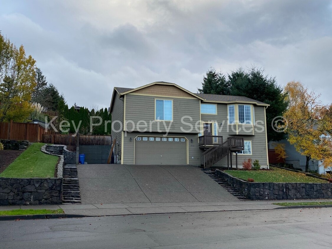 Foto principal - COMING SOON! Large 3 bed 3 bath in Camas