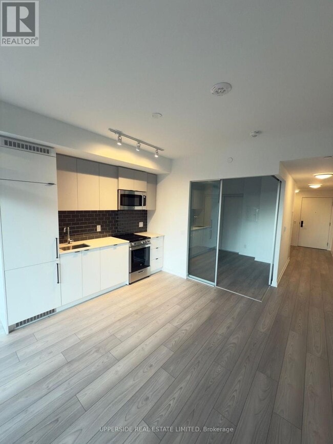 Building Photo - 285 Dufferin St