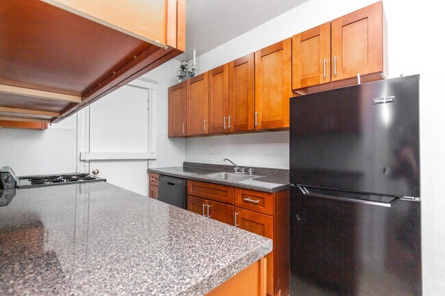 Building Photo - 9/1 No Fee! Renovated 1BR in Fenway elevat...