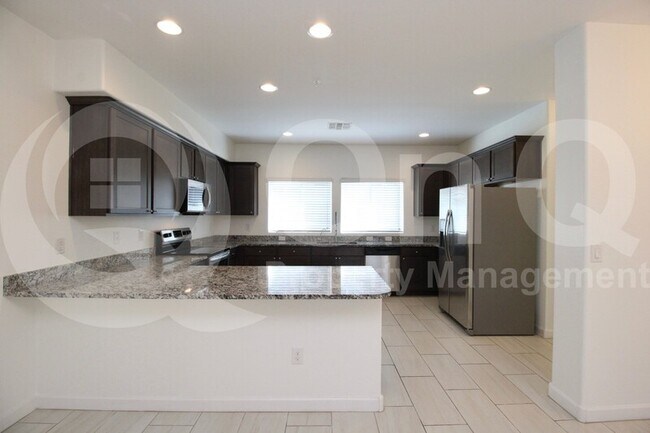 Foto del edificio - 240 W Juniper Ave