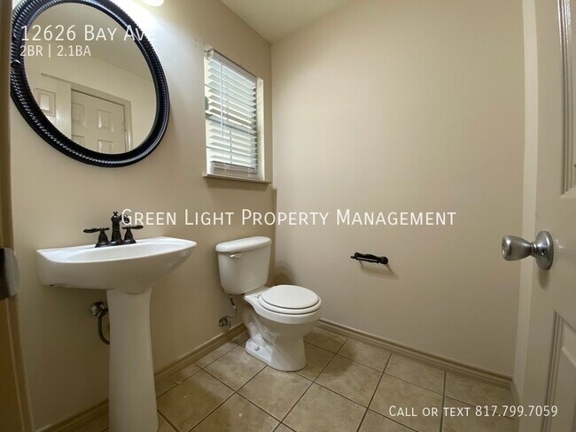 Foto del edificio - 12626 Bay Ave