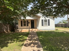 Building Photo - 105 S Cherry St