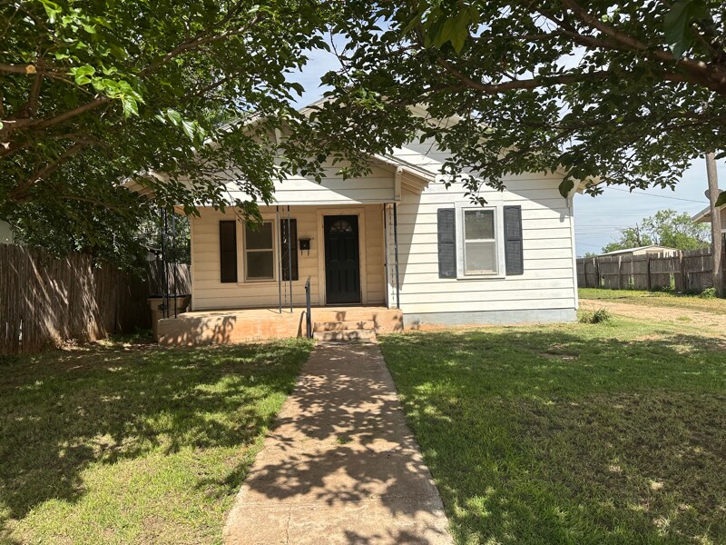 Foto principal - 105 S Cherry St