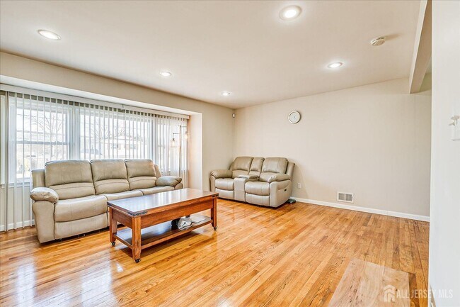 Foto del edificio - 79 Beechwood Ave